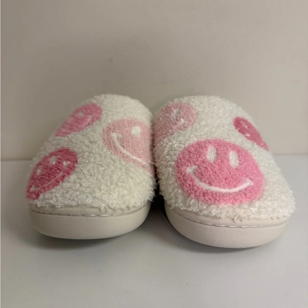 Kids Cozy Pink Smiley Face Slippers, Kids Size 3/4